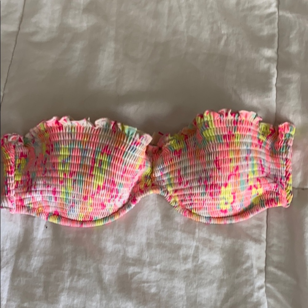 Adorable like new bikini top